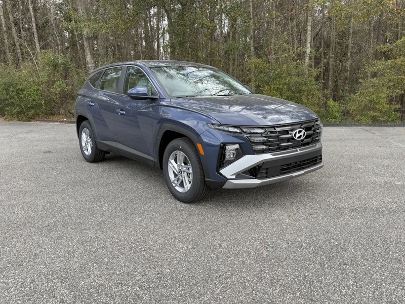 Certified 2025 Hyundai Tucson SE image 1