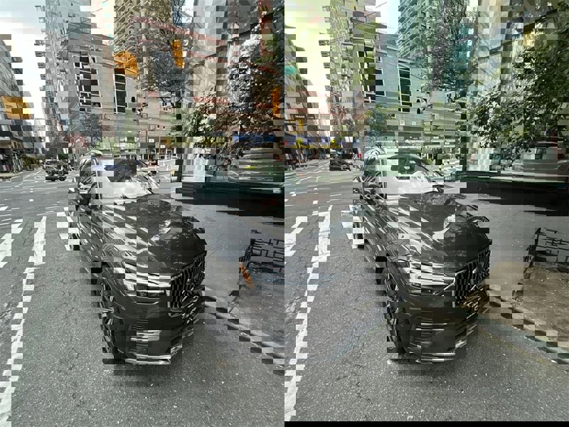 Certified 2022 Volvo XC60 B5 Inscription w/ Advanced Package image 1