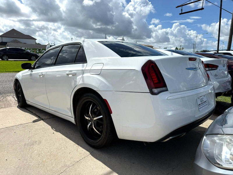 Used 2018 Chrysler 300 Touring w/ Sport Appearance Package image 1