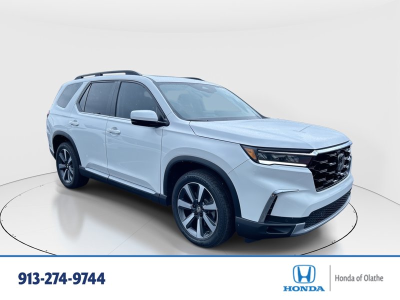 Certified 2025 Honda Pilot Touring image 1
