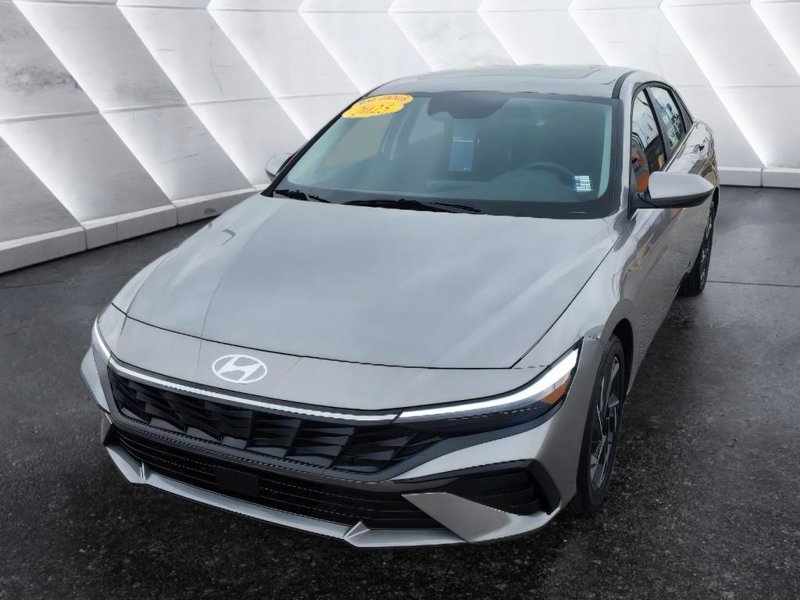 Certified 2025 Hyundai Elantra SEL image 1