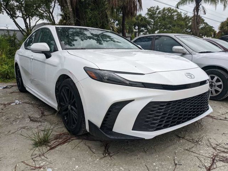 Certified 2025 Toyota Camry LE image 1