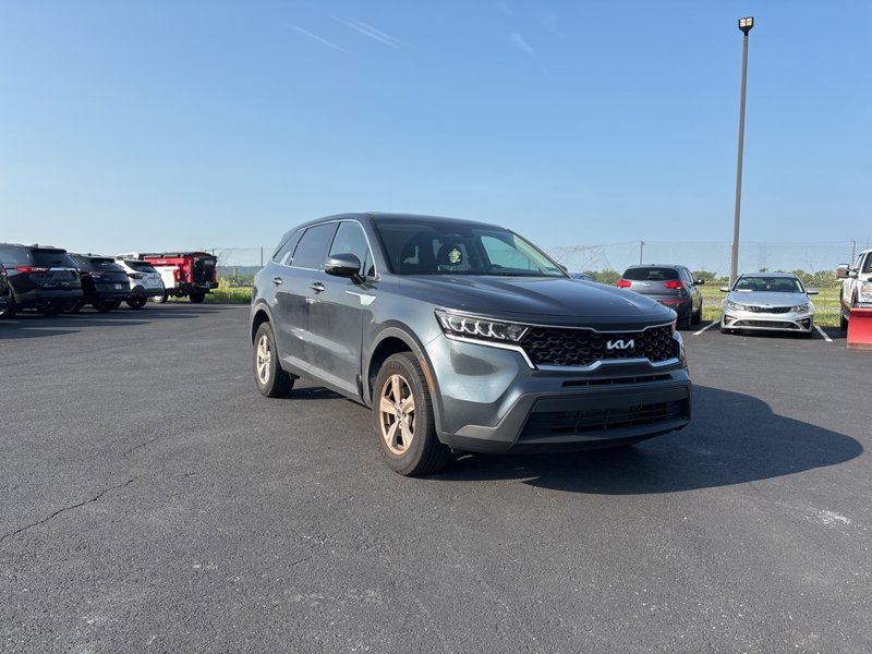 Certified 2022 Kia Sorento LX image 1