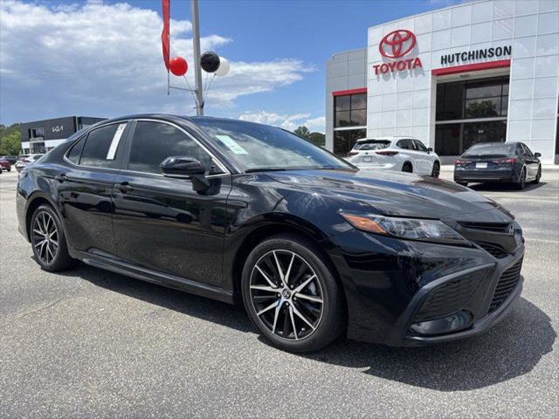 Certified 2024 Toyota Camry SE image 1