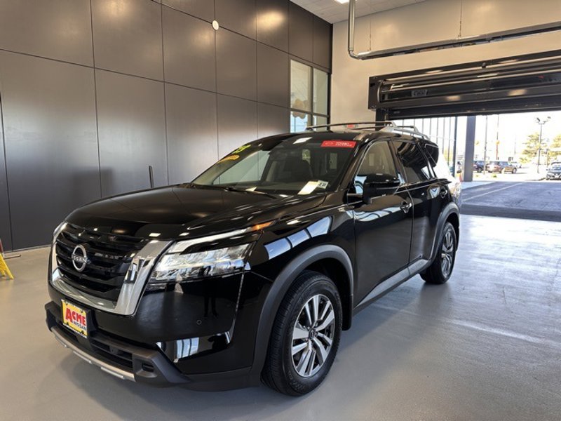 Certified 2023 Nissan Pathfinder SL image 1