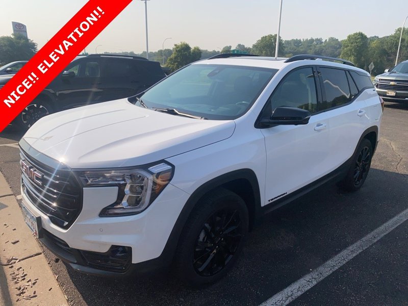 Certified 2023 GMC Terrain SLT w/ Infotainment Package II image 1