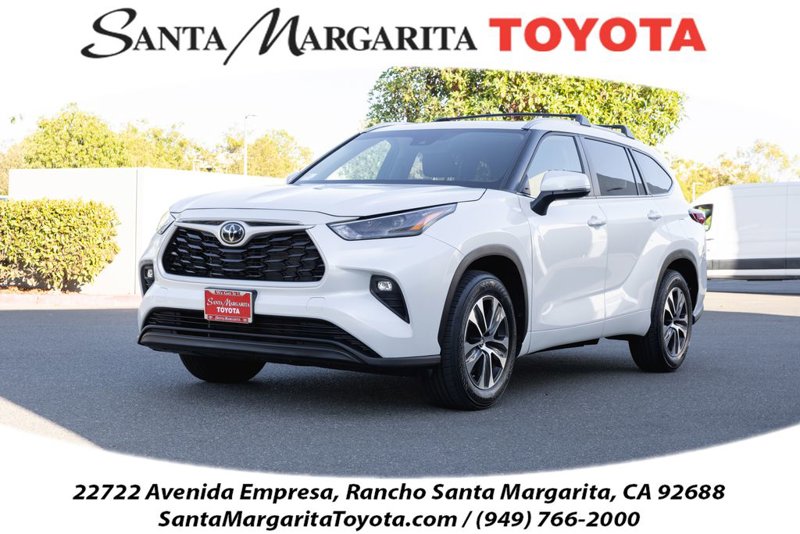 Certified 2023 Toyota Highlander XLE image 1