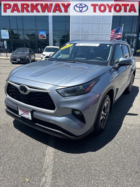 Certified 2021 Toyota Highlander XLE image 1