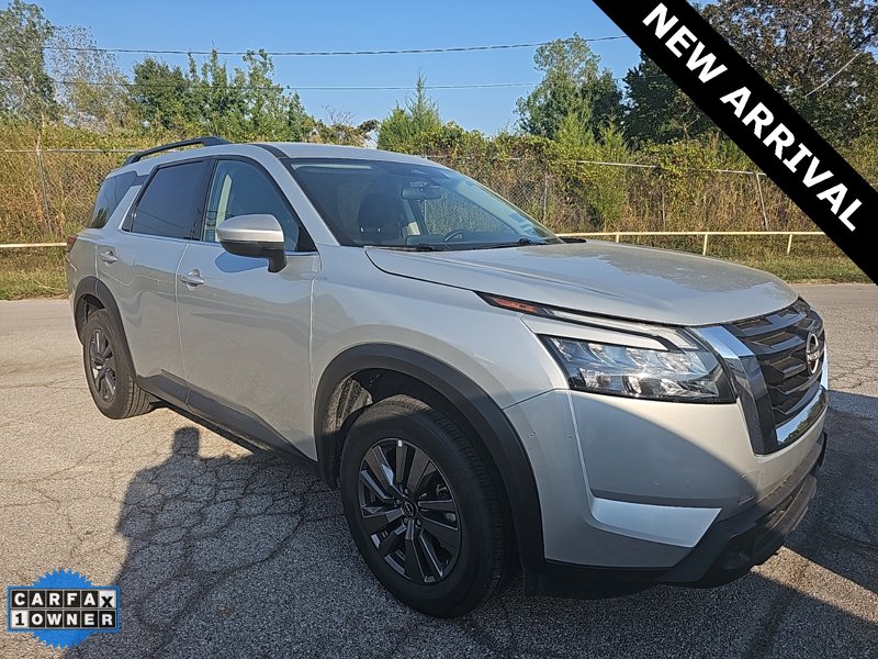 Used 2025 Nissan Pathfinder SV image 1