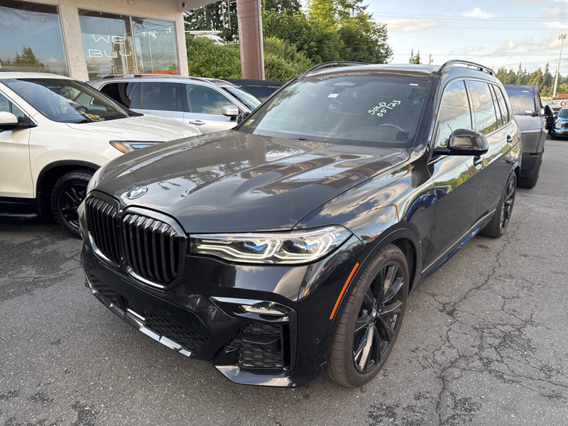 Used 2021 BMW X7 M50i image 1