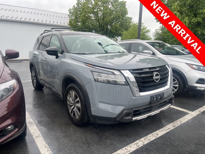 Certified 2023 Nissan Pathfinder SL image 1