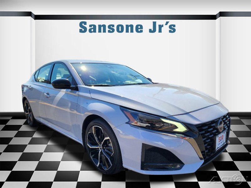 Certified 2024 Nissan Altima 2.5 SR image 1