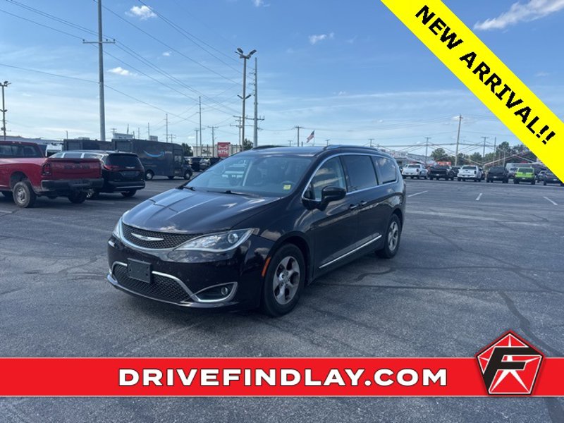 Used 2017 Chrysler Pacifica Touring-L Plus image 1