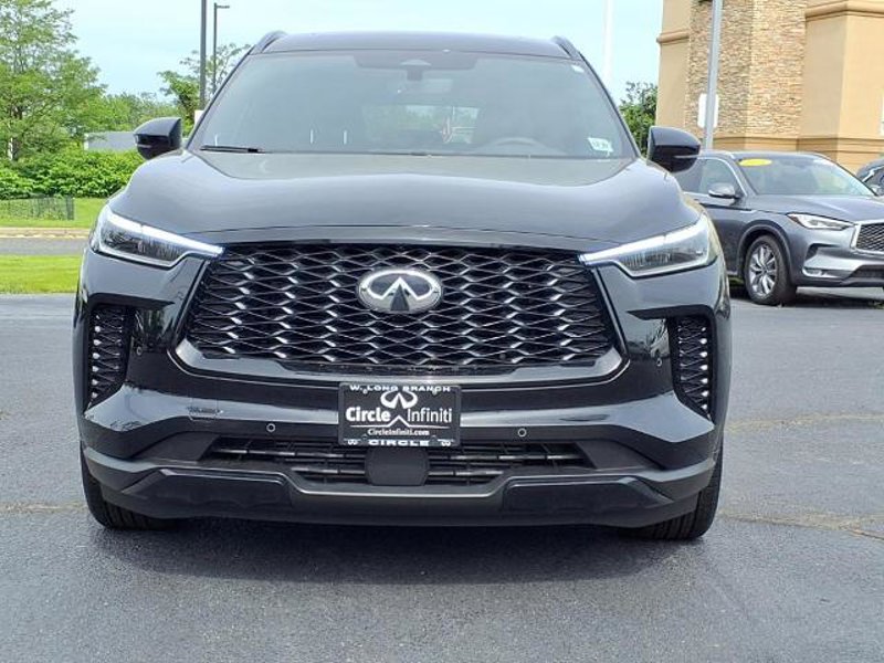 Certified 2025 INFINITI QX60 Luxe w/ Black Edition image 1