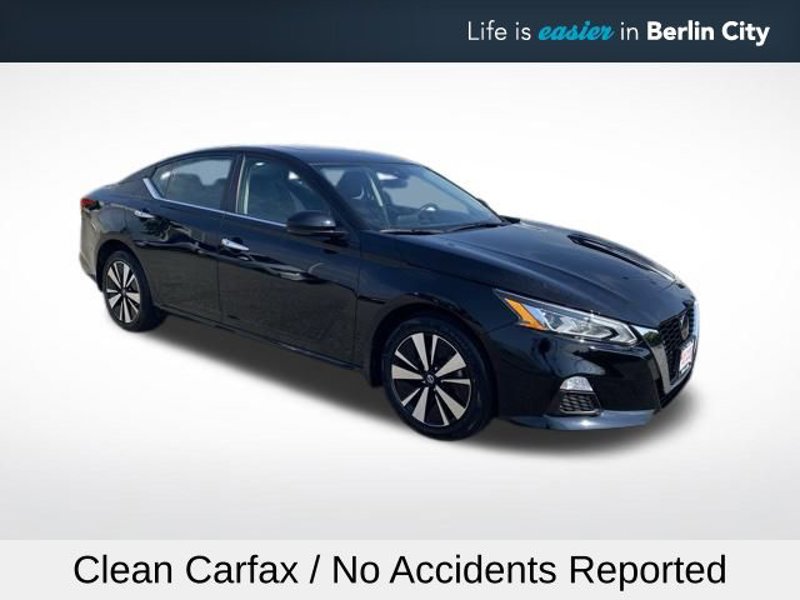 Certified 2022 Nissan Altima 2.5 SV image 1