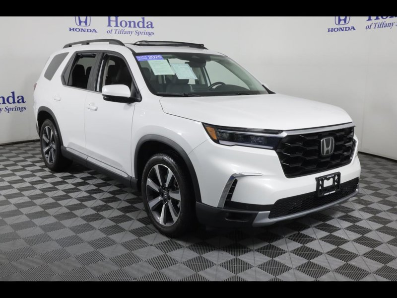 Certified 2025 Honda Pilot Touring image 1