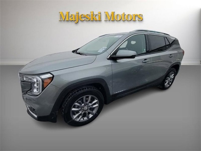 Used 2024 GMC Terrain SLT image 1