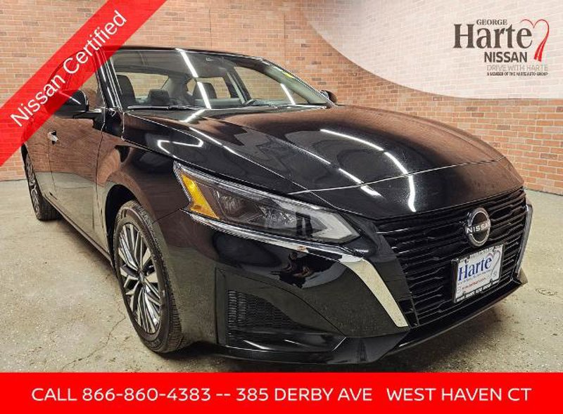 Certified 2024 Nissan Altima 2.5 SV w/ SV Premium Package image 1