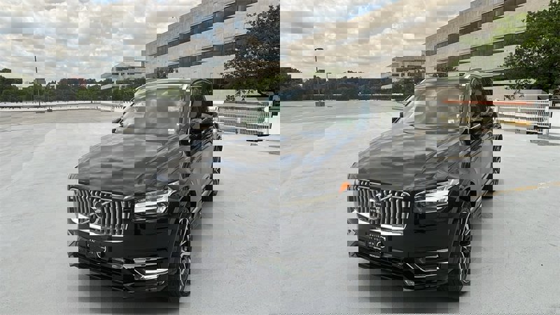 Certified 2024 Volvo XC90 B6 Plus image 1