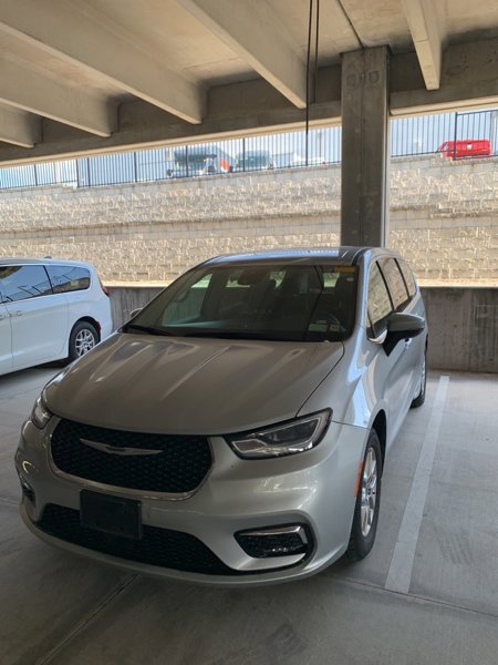 Used 2023 Chrysler Pacifica Touring-L image 1