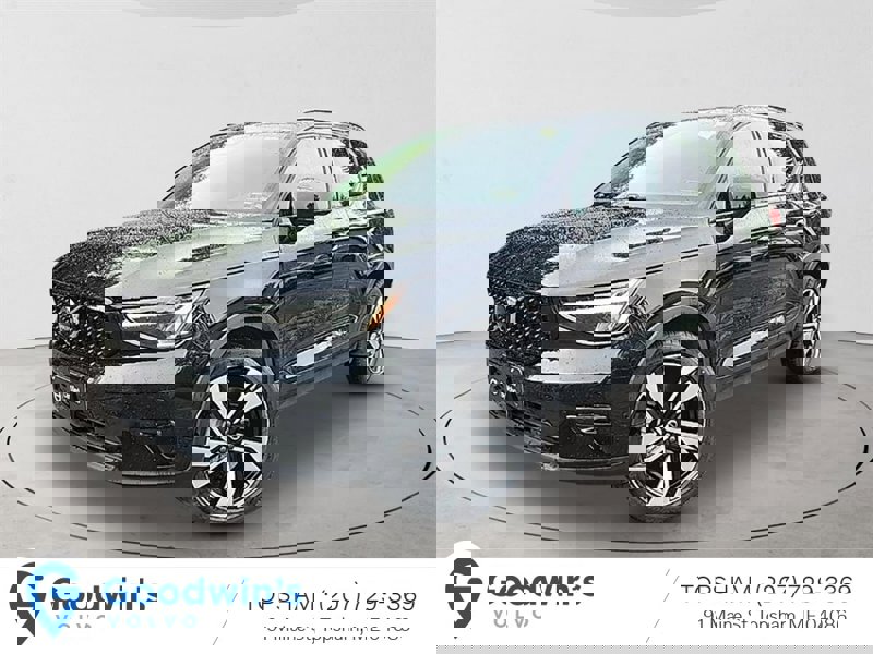 Certified 2025 Volvo XC40 B5 Plus image 1