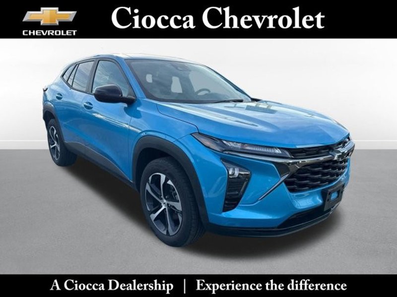 Certified 2025 Chevrolet Trax RS w/ Driver Confidence Package image 1