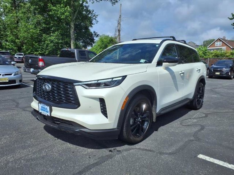 Certified 2025 INFINITI QX60 Luxe w/ Black Edition image 1