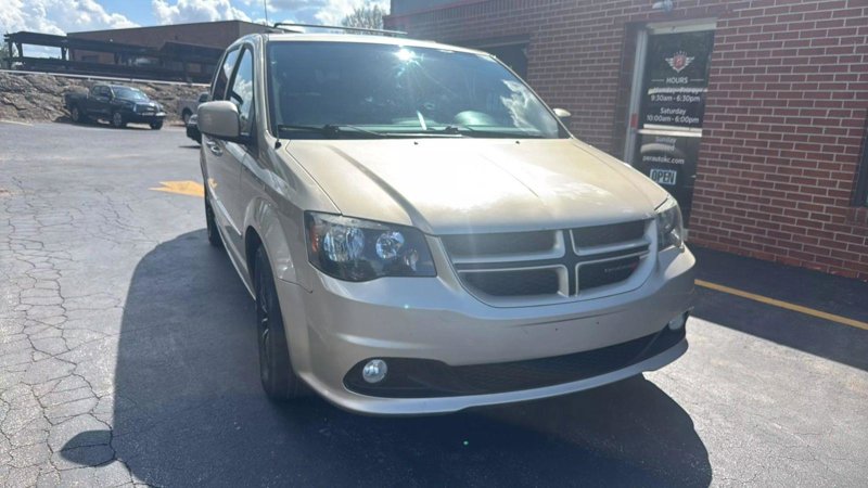 Used 2016 Dodge Grand Caravan R/T image 1