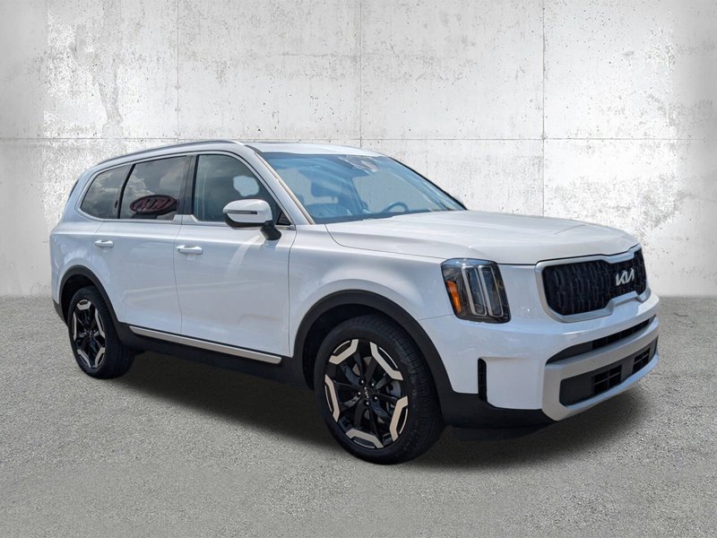 Certified 2025 Kia Telluride EX image 1