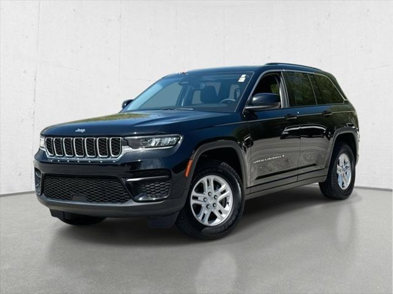 Certified 2023 Jeep Grand Cherokee Laredo w/ Luxury Tech Group I image 1