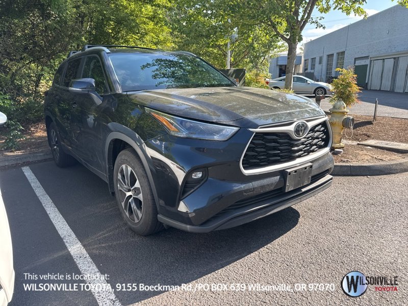 Used 2024 Toyota Highlander XLE image 1