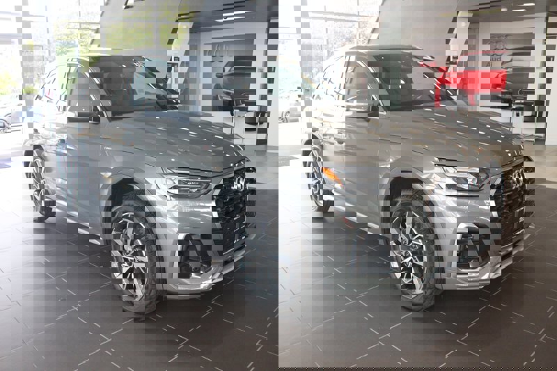 Certified 2025 Audi Q5 2.0T Premium Plus w/ Premium Plus Package image 1
