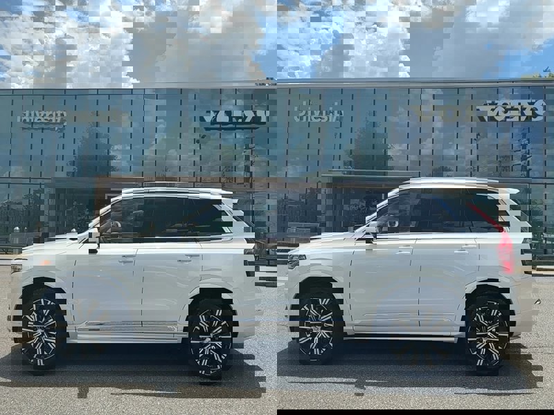 Certified 2024 Volvo XC90 B5 Core w/ Protection Package Premier image 1