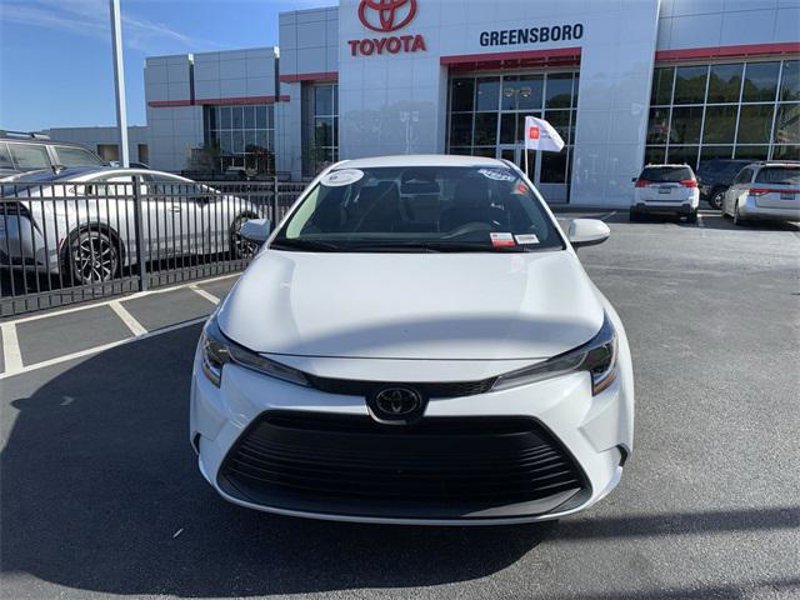 Certified 2025 Toyota Corolla LE image 1