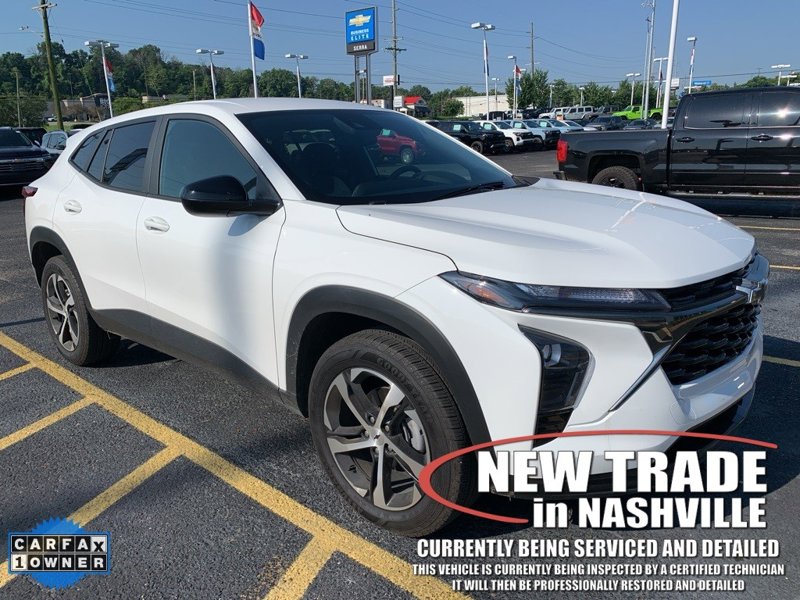 Certified 2025 Chevrolet Trax RS w/ Driver Confidence Package image 1