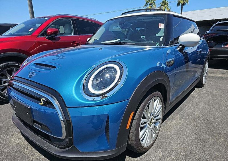 Used 2024 MINI Cooper SE image 1