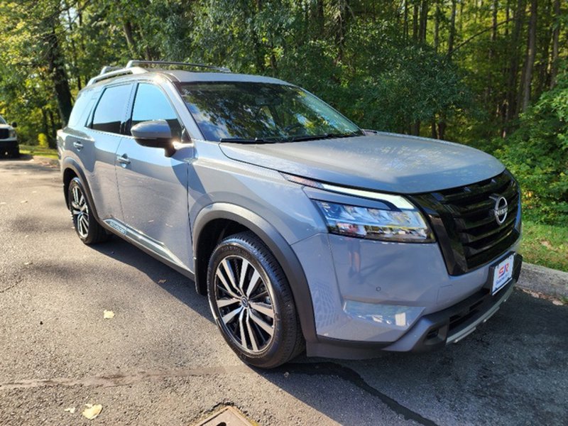 Certified 2024 Nissan Pathfinder Platinum image 1