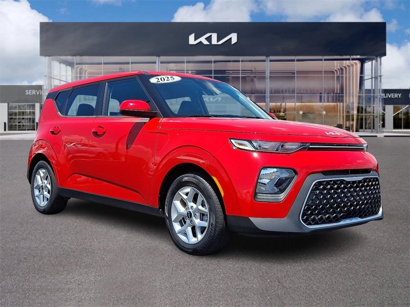 Certified 2022 Kia Soul LX w/ Technology Package image 1