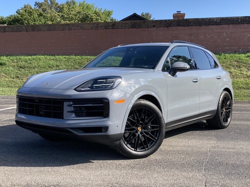 Certified 2025 Porsche Cayenne image 1