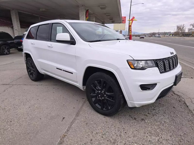 Used 2019 Jeep Grand Cherokee Altitude image 1