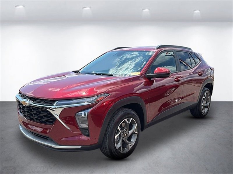 Certified 2024 Chevrolet Trax LT w/ Driver Confidence Package image 1