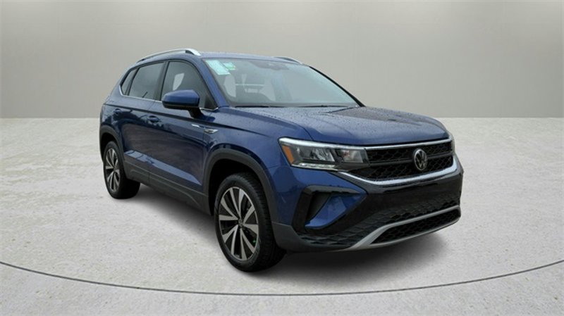 Certified 2023 Volkswagen Taos SE image 1