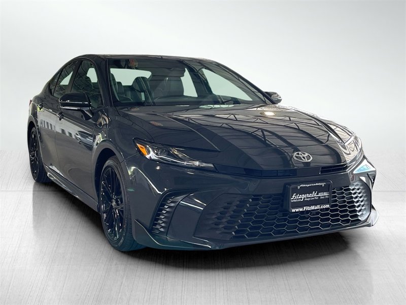 Certified 2025 Toyota Camry SE image 1