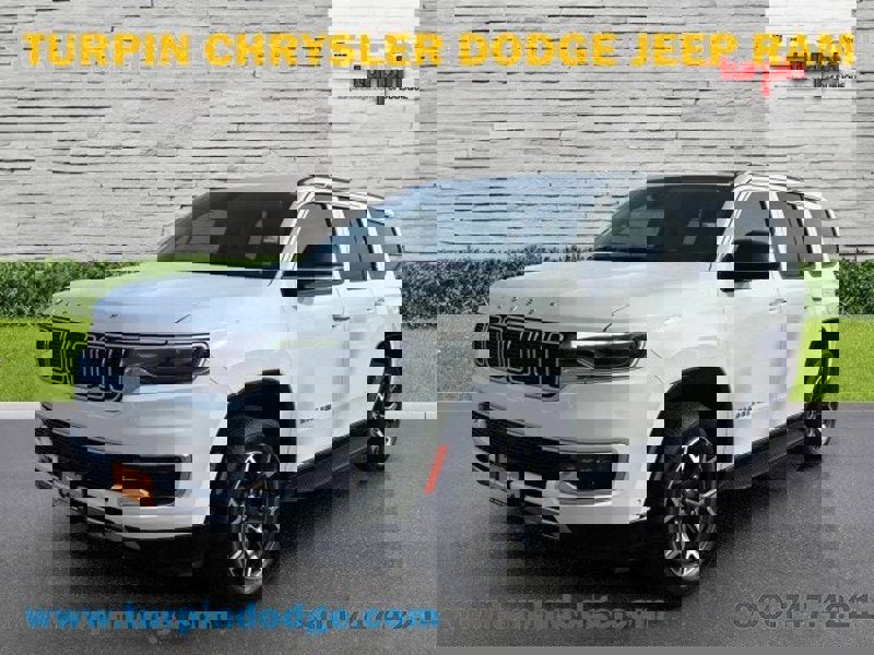 Certified 2023 Jeep Wagoneer Series III w/ Preferred Equipment Group image 1