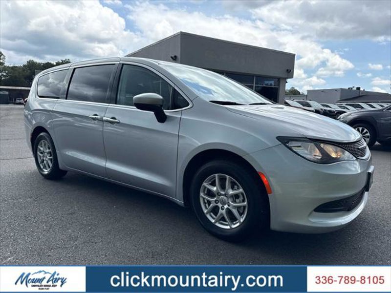 Certified 2023 Chrysler Voyager LX image 1