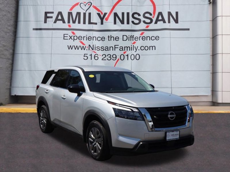 Certified 2024 Nissan Pathfinder S image 1