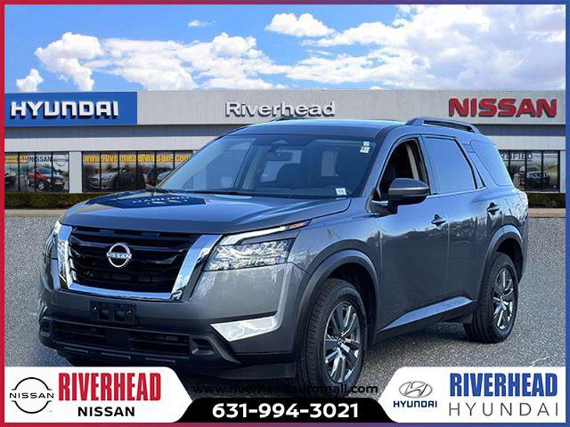 Certified 2025 Nissan Pathfinder SV image 1