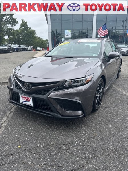 Certified 2022 Toyota Camry SE image 1