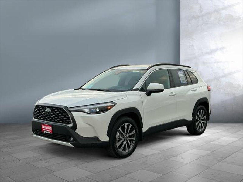 Certified 2022 Toyota Corolla Cross XLE image 1