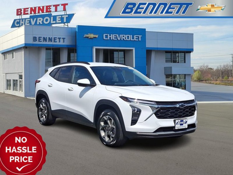 Certified 2025 Chevrolet Trax LT w/ Driver Confidence Package image 1